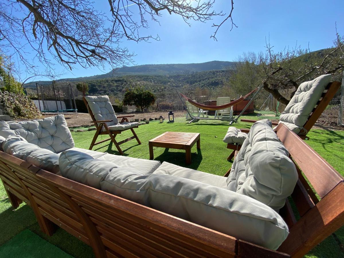 La Huerta Del Castillo Con Su Caz De Agua - Enjoy Life & Relax Castillo de Locubín Buitenkant foto